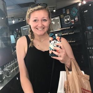 Meet your Posher, Caitlin